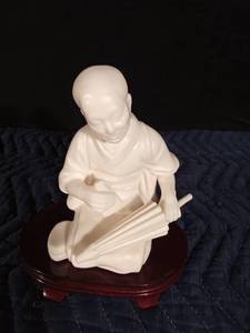 lot 117 image: Vintage Napco porcelain man with umbrella and wood stand