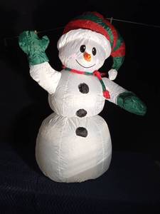lot 192 image: Self inflating lighted snowman lawn ornament - Works