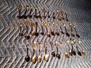 lot 197 image: Collectible spoons