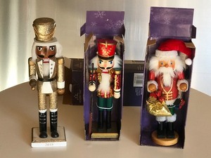 lot 442 image: 3 - Wood Nutcrackers