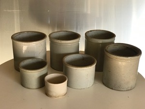 lot 448 image: Lot of 7 Vintage Small Crocks