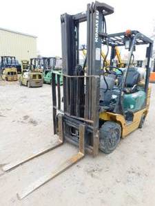 lot 8 image: 2004 Komatsu FG25ST-14 5000lb LP Forklift