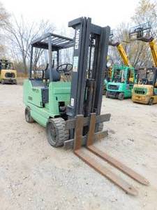 lot 10 image: 1989 Clark GCS30 6000lb LP Forklift