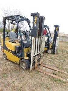 lot 12 image: 2013 Yale GLC040 4000lb LP Forklift - For Repair