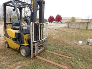 lot 13 image: 2013 Yale GLC040 LP Forklift - For Repair