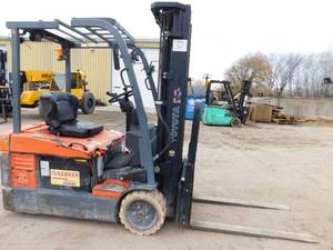 lot 15 image: 2014 Toyota 7FBEU18 36 Volt Electric Forklift