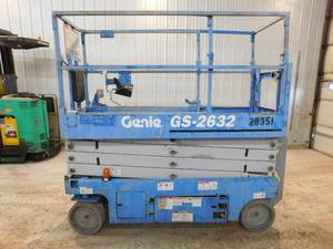 lot 23 image: 2013 Genie GS2632 Scissor Lift