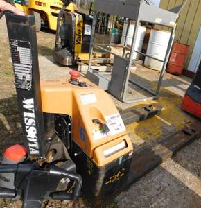 lot 32 image: 2021 Big Joe E30 Electric Pallet Jack - For Parts or Repairs