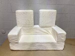 lot 473 image: Convertible Bean Bag Sofa, Measures 41 x 40 x 8