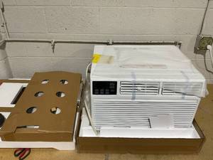 lot 82 image: Whirlpool 14000-BTU 700-sq ft 230-Volt White Through-the-Wall Air Conditioner with Heater with Remote