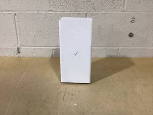 lot 499 image: Verizon CR1000B 1000 Mbps 3 Port Wireless Router