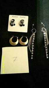 lot 7 image: 17 Dozen Earring Packs New Fashion Jewelry Lot