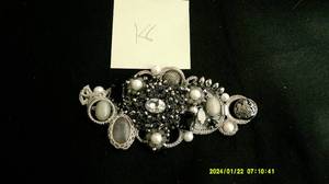 lot 18 image: 30 Bracelets New Fashion Jewelry Lot