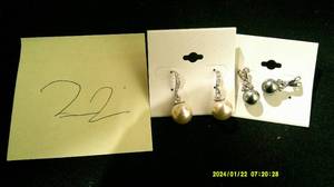 lot 22 image: 70 Earrings New Fashion Jewelry Lot