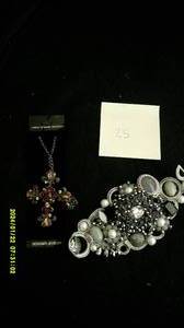 lot 25 image: 70 Necklaces New Fashion Jewelry Lot