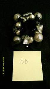 lot 38 image: 26 Bracelets New Fashion Jewelry Lot