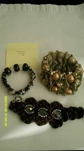 lot 75 image: 33 Bracelets New Fashion Jewelry Lot