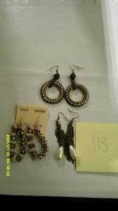 lot 131 image: 80 Earrings New Fashion Jewelry Lot