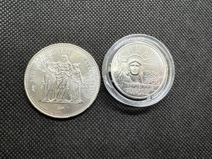 lot 69 image: Two French Silver Coins totaling 1.3022 Oz. of Silver - 1977 50 Franc Coin and 1986 Statue of Liberty 100 Franc Coin