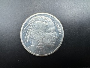 lot 76 image: BU One Ounce .999 Silver Buffalo Round