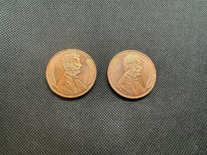 lot 99 image: Two 1 Ounce Copper Rounds Lincoln Design