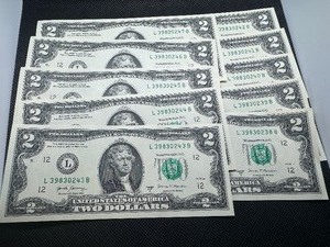 lot 100 image: Ten Sequential $2 Bills