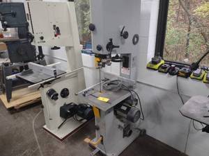 lot 4 image: Costruzioni Meccaniche  LT18 Resaw ...