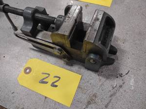 lot 22 image: Palmgren 2.5 Compound Drill Vise...
