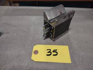 lot 35 image: Magnetic V-Block...