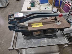 lot 39 image: Enco Scroll Saw...