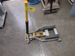 lot 40 image: Craftsman MotorcycleATV Jack, 1500...