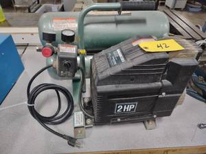 lot 42 image: Hitachi 2 hp, Air Compressor...