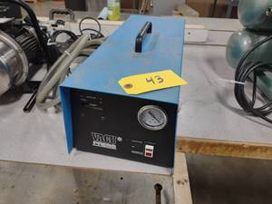 lot 43 image: Vacupress...