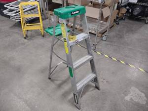 lot 168 image: Husky 4 Aluminum Step Ladder...