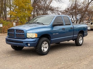 lot 13 image: 2003 DODGE RAM 1500 SLT No Accidents (NO RESERVE)
