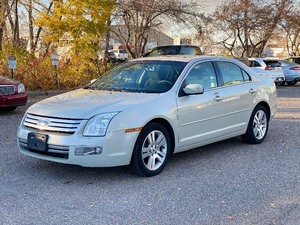 lot 8 image: 2008 FORD FUSION I4 SEL No Accidents (NO RESERVE)