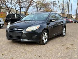 2013 FORD FOCUS SE *104k miles* (NO RESERVE)