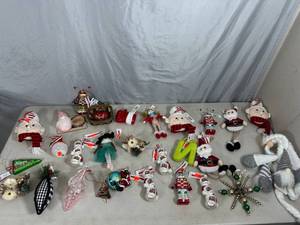 lot 38 image: 27 New Christmas Ornaments