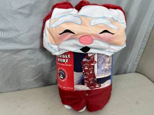 lot 39 image: New Holiday Themed Hooded Blanket