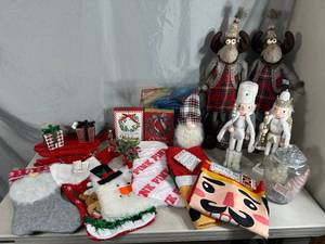 lot 56 image: New and Pre-Owned Christmas Decorations
