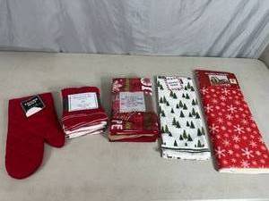 lot 105 image: New Kitchen Towel, Microfibers, Dish Cloths, Oven Mitt, and More