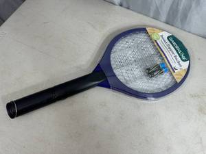 lot 116 image: New Electric Fly Swatter