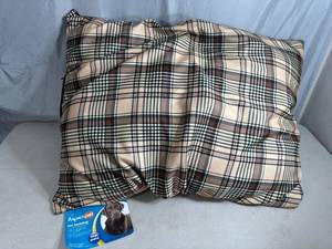 lot 124 image: New Large Pet Bed  Dog Bed