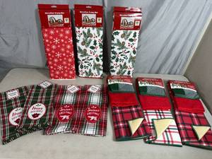 lot 168 image: New Holiday Theme Kitchen Towels, Drying Mats, Microfiber Towels, and More
