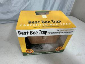 lot 184 image: New Carpenter Bee  Wasp Trap
