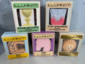 lot 193 image: 5 New Tarot Card Themed Bath Bombs