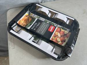 lot 196 image: New Roaster Pan with V Rack