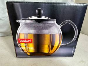 lot 204 image: New Bodum Assam Tea Press with Stainless Steel Filter - 34 oz