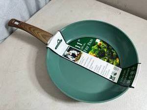 lot 220 image: New 11 inch Ceramic Coated Aluminum Induction Safe Frying Pan