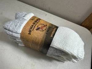 lot 230 image: New 4 Pack of Hiwassee Trading Socks